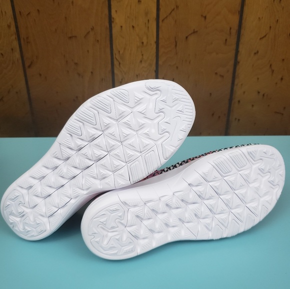 💥 Nike Free TR Flyknit 2 White Black Volt Pink 💥 - Picture 4 of 8